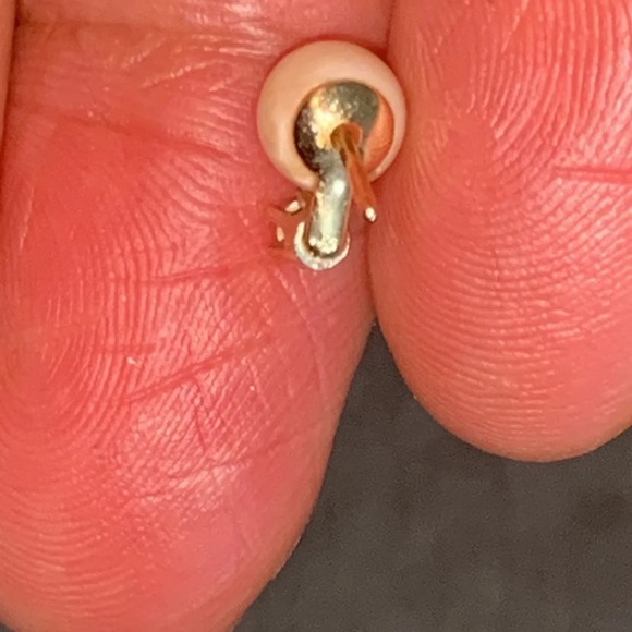 14k single earring. Firm - Picture 6 of 9